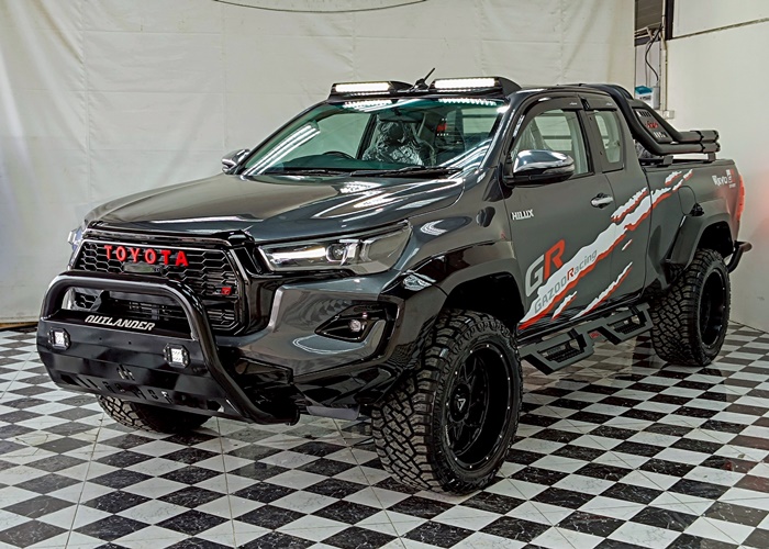 TOYOTA Hilux