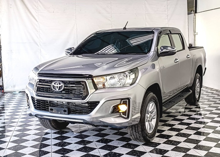 TOYOTA Hilux