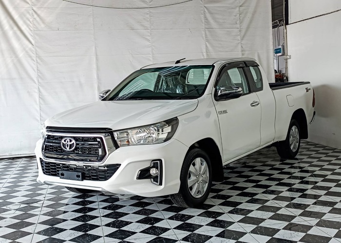 TOYOTA Hilux