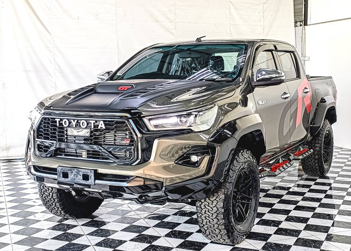 TOYOTA Hilux