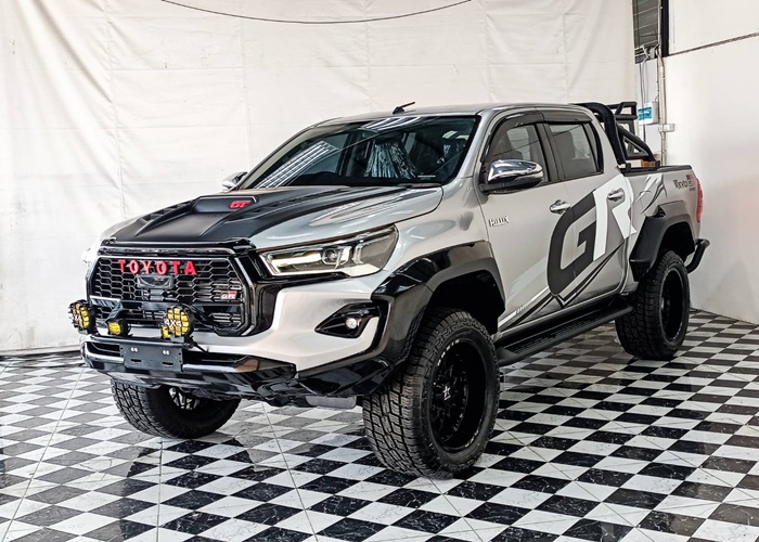 TOYOTA Hilux