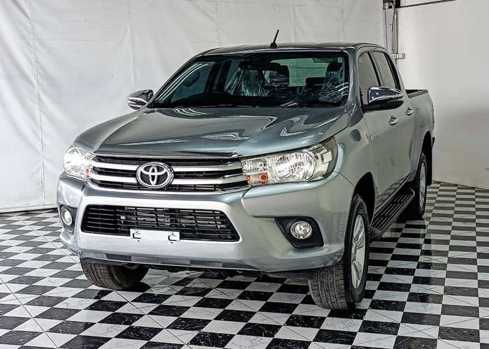 TOYOTA Hilux