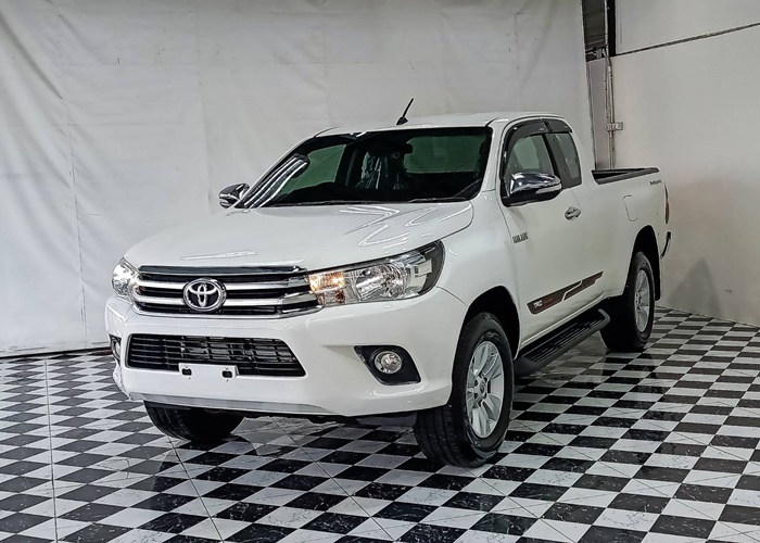 TOYOTA Hilux