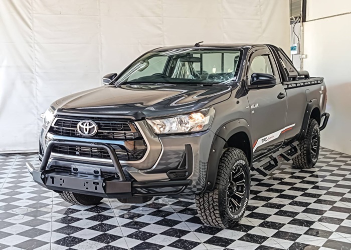 TOYOTA Hilux