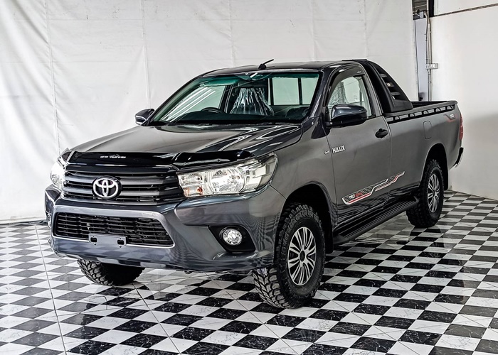 TOYOTA Hilux