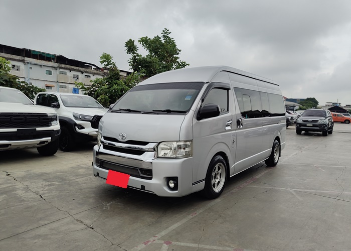 TOYOTA COMMUTER