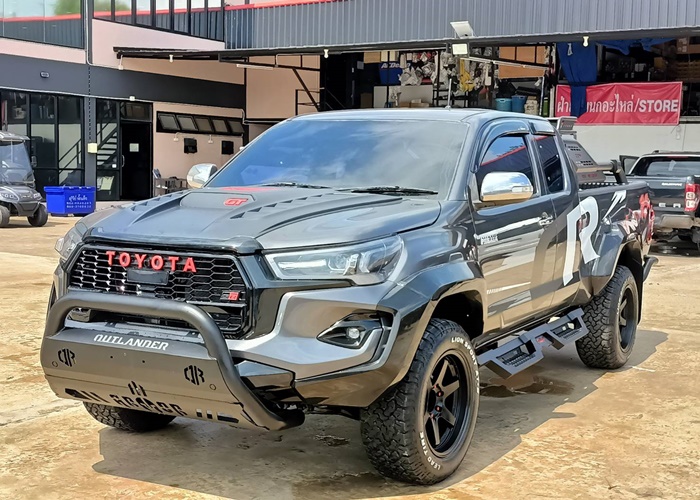 TOYOTA Hilux