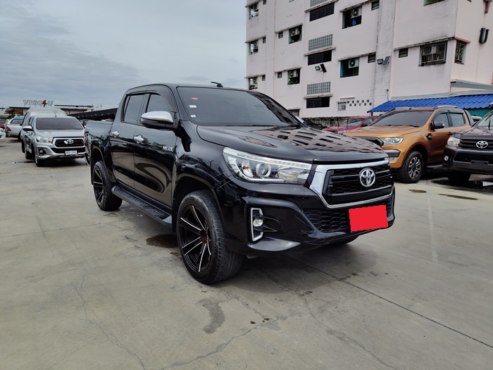 TOYOTA Hilux