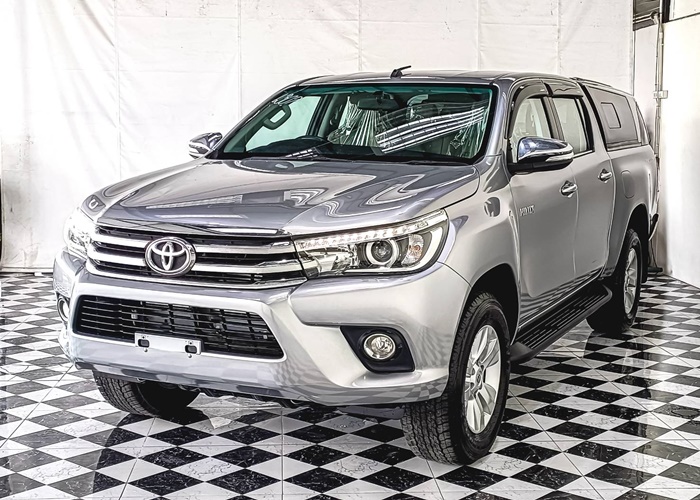 TOYOTA Hilux