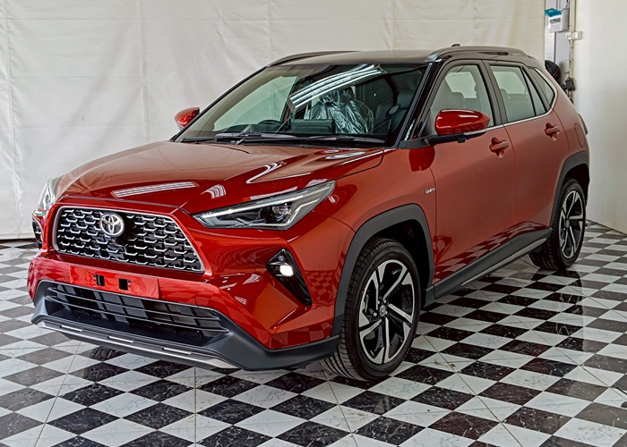 TOYOTA CROSS
