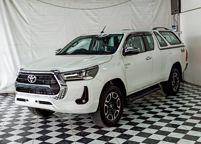 TOYOTA Hilux