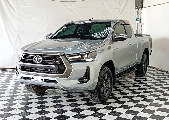 TOYOTA Hilux