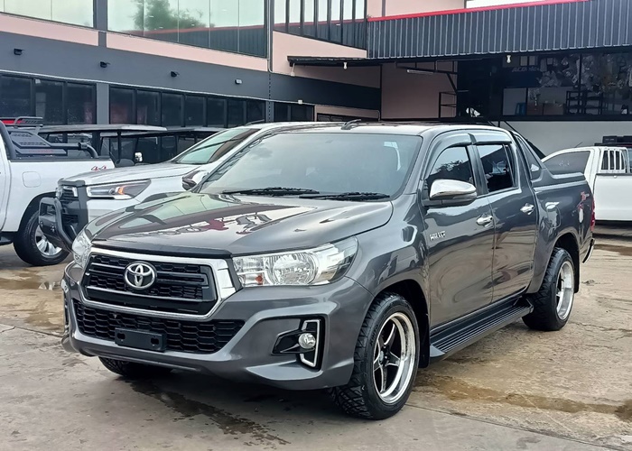 TOYOTA Hilux