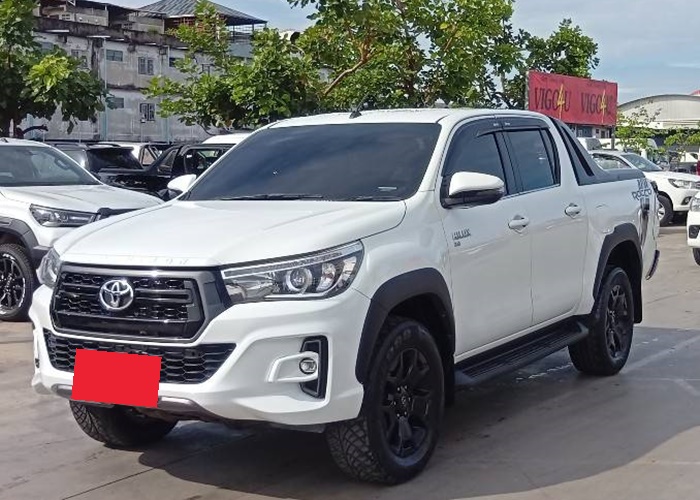TOYOTA Hilux
