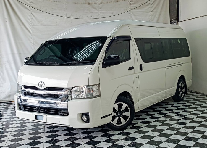 TOYOTA COMMUTER