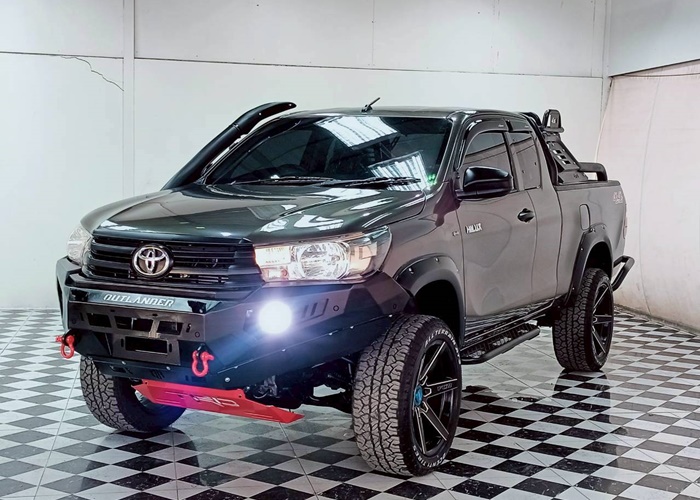 TOYOTA Hilux