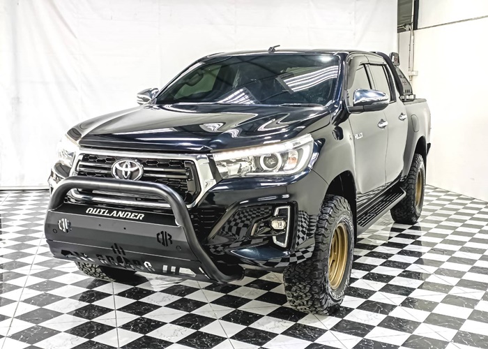 TOYOTA Hilux