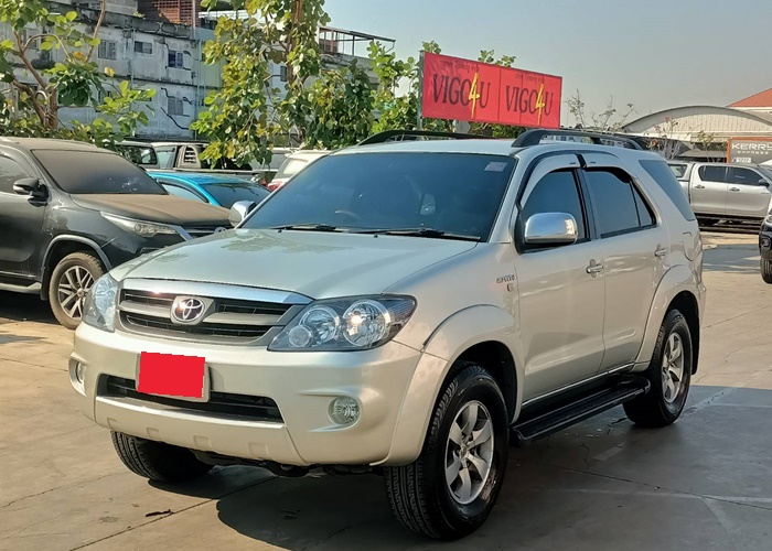 TOYOTA Fortuner