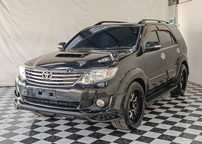 TOYOTA Fortuner