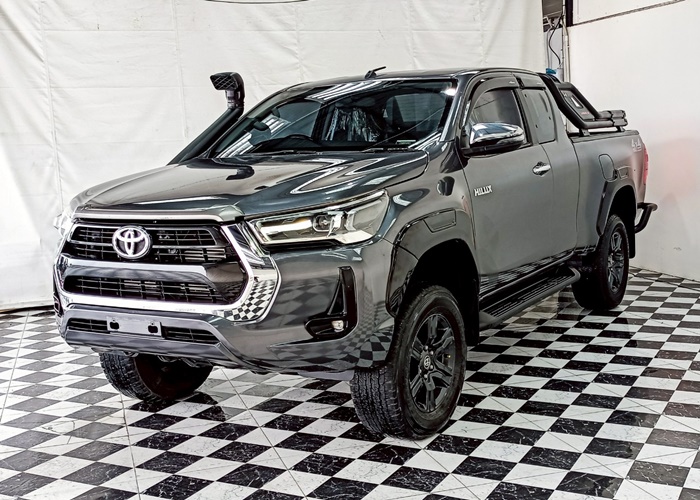 TOYOTA Hilux