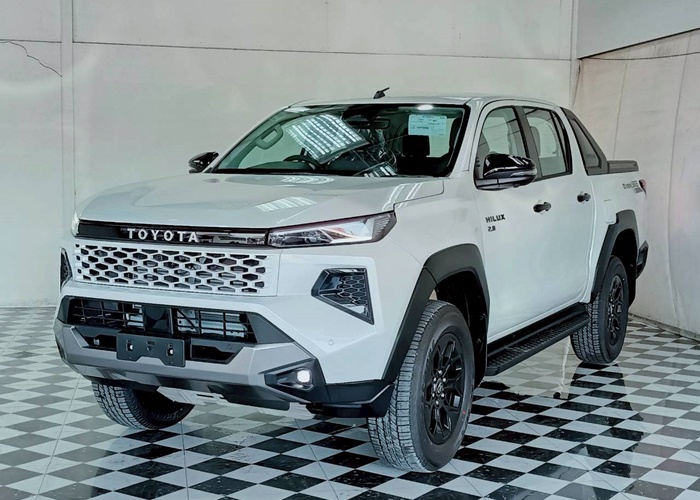 TOYOTA TRAVO OVERLAND PLUS