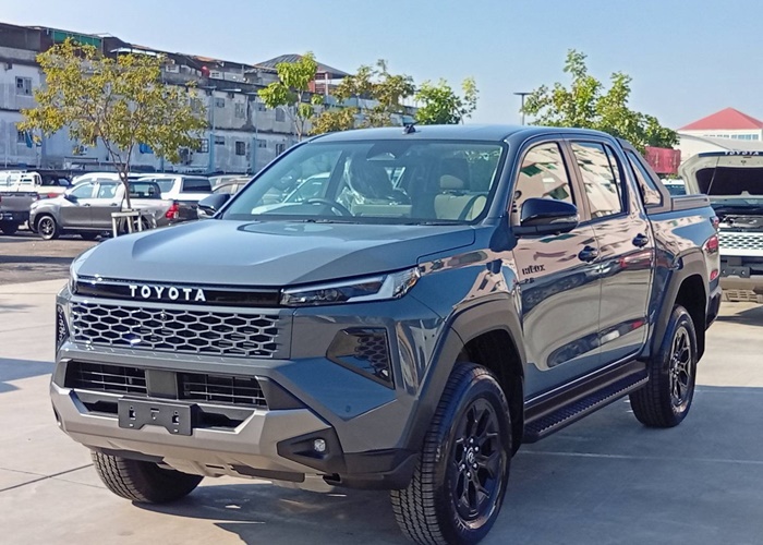 TOYOTA TRAVO OVERLAND PLUS