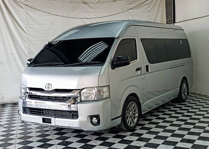 TOYOTA COMMUTER