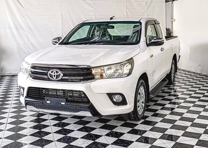 TOYOTA Hilux