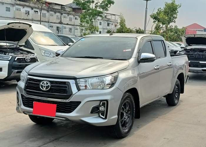 TOYOTA Hilux