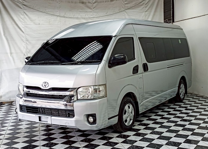 TOYOTA COMMUTER