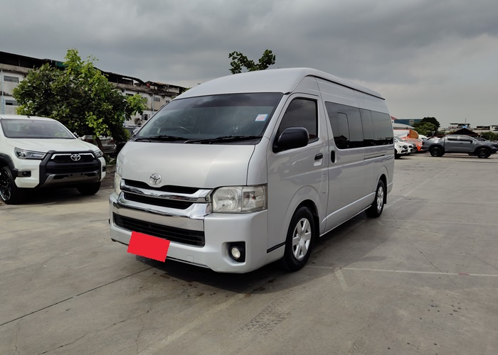 TOYOTA COMMUTER