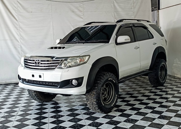 TOYOTA Fortuner