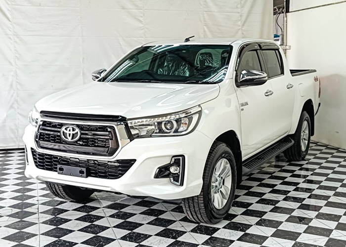 TOYOTA Hilux