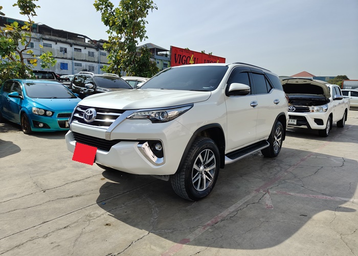 TOYOTA Fortuner