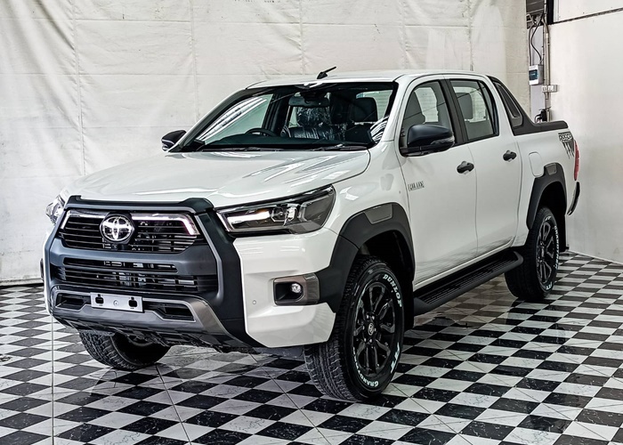 TOYOTA Hilux