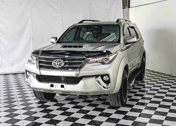 TOYOTA Fortuner