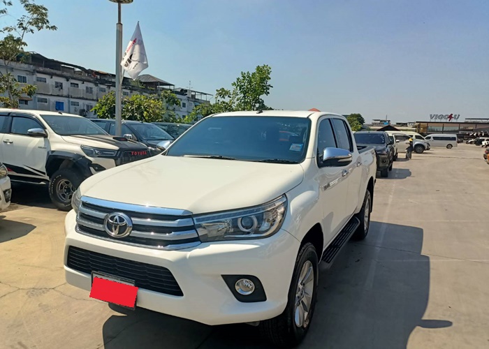 TOYOTA Hilux