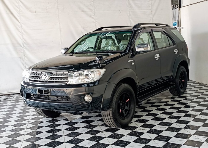 TOYOTA Fortuner