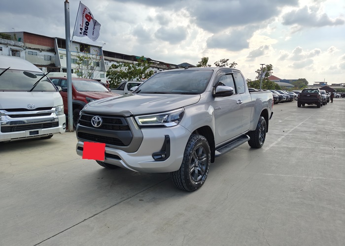 TOYOTA Hilux