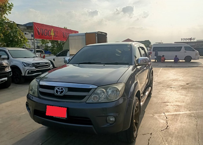 TOYOTA Fortuner