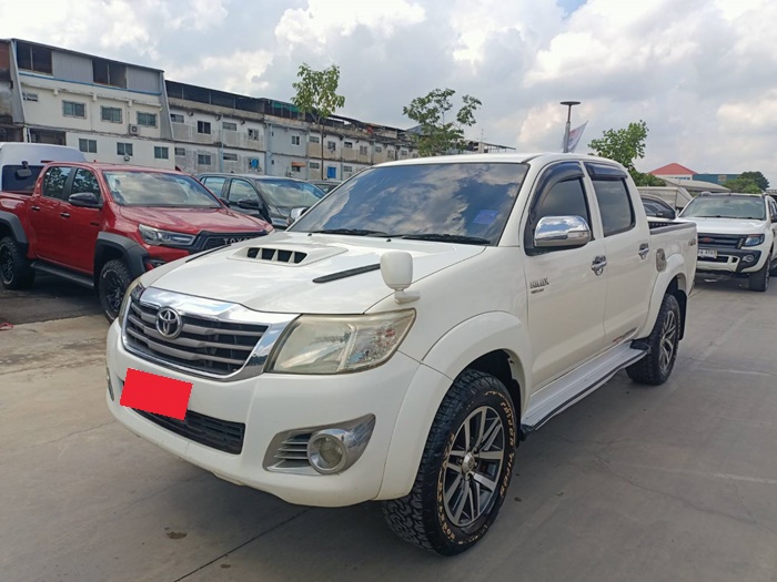 TOYOTA Hilux