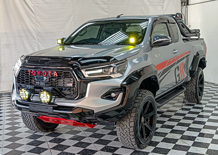 TOYOTA Hilux