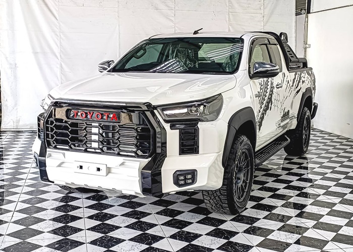 TOYOTA Hilux