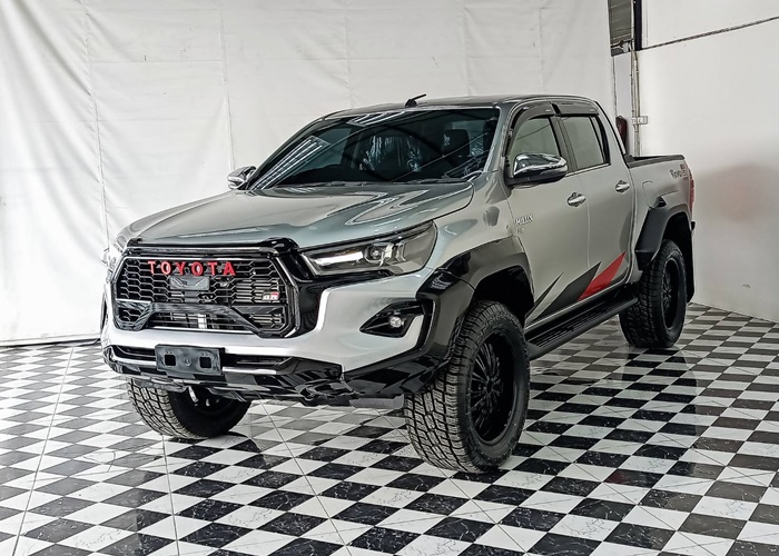 TOYOTA Hilux