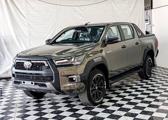 TOYOTA Hilux