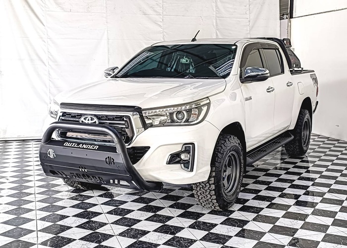 TOYOTA Hilux