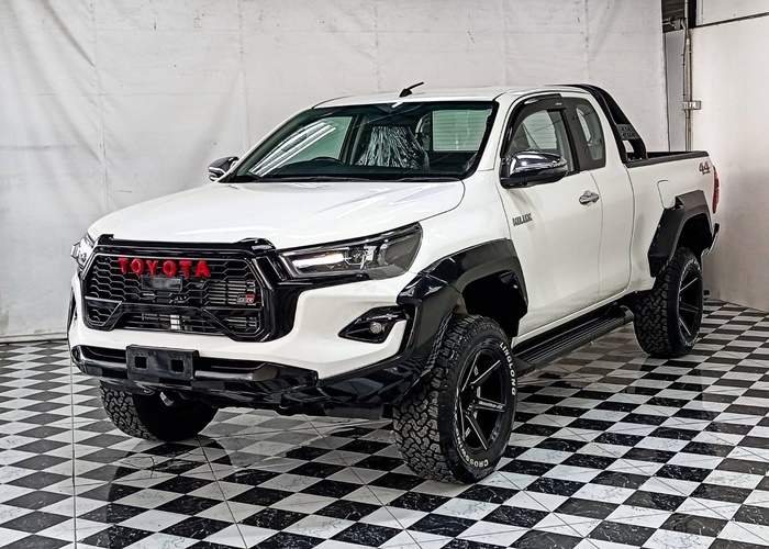 TOYOTA Hilux