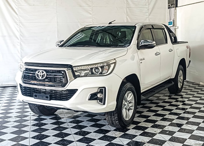 TOYOTA Hilux