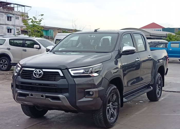 TOYOTA Hilux