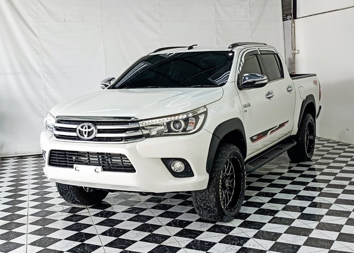 TOYOTA Hilux